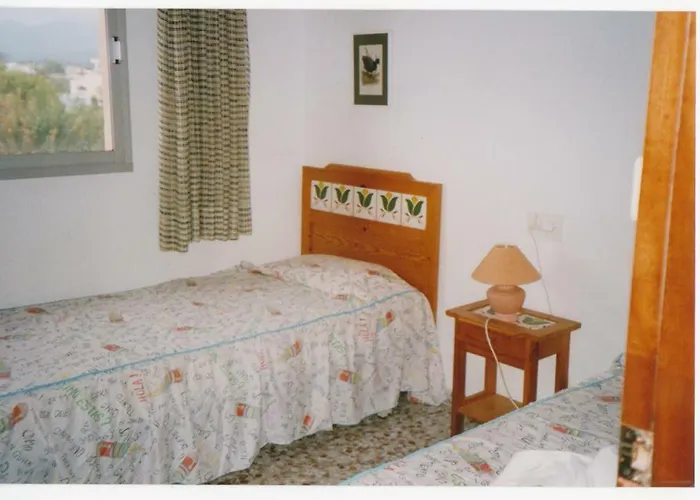 Marina Racons Edificio Leo * دينايا