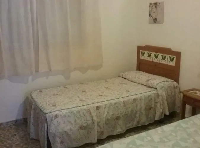 Marina Racons Edificio Leo دينايا